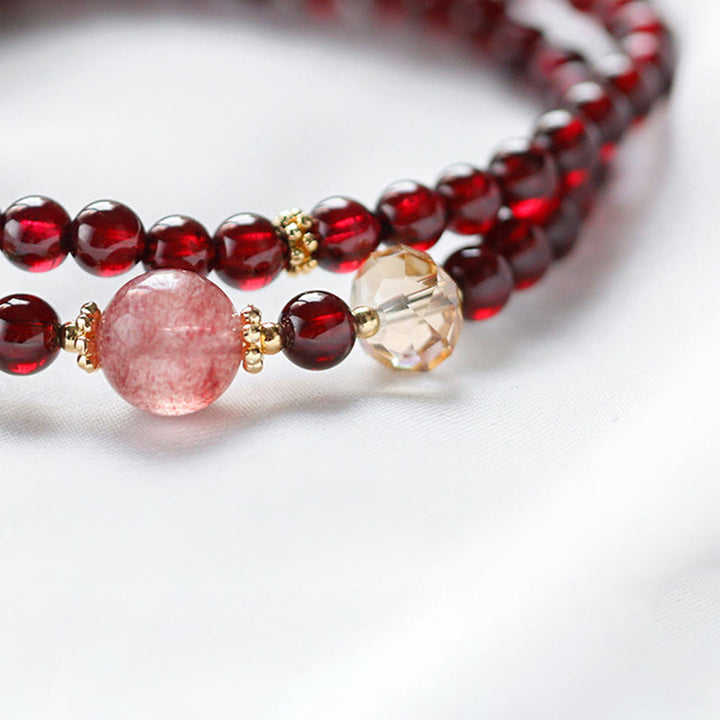Pulsera de doble vuelta con estabilidad de cuarzo fresa y granate natural chapada en oro de 14 quilates con Buddha Stones