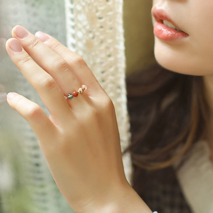 Anillo de riqueza de felicidad con piedra lunar de melocotón y cristal Fu Lu Shou de cobre chapado en oro de 14 quilates con Buddha Stones