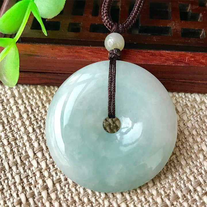 Colgante de collar de suerte con hilo de jade redondo de Buddha Stones