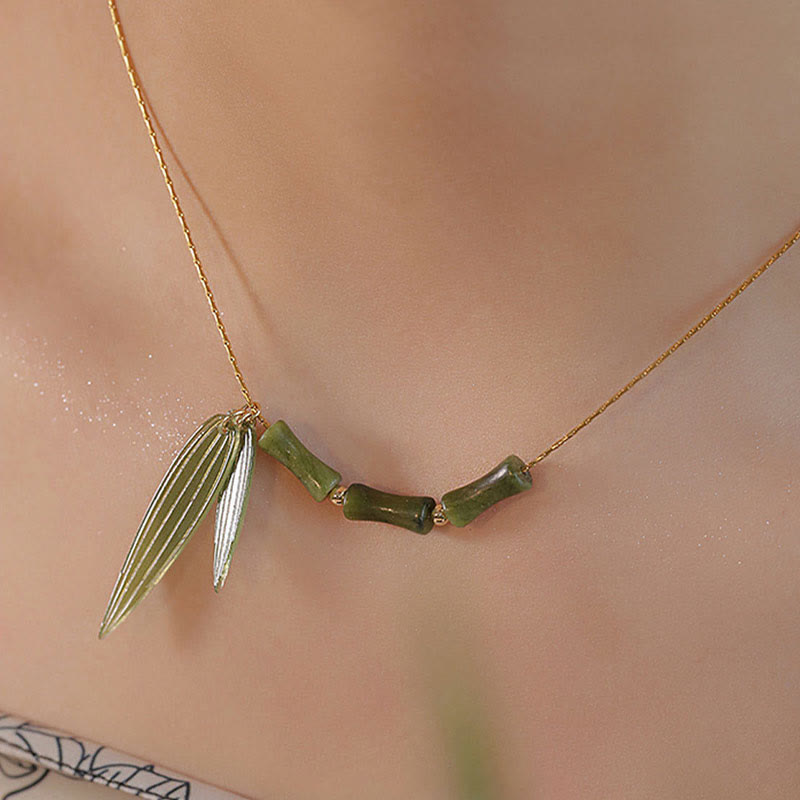 Colgante de collar de riqueza con diseño de jade y hoja de bambú de Buddha Stones