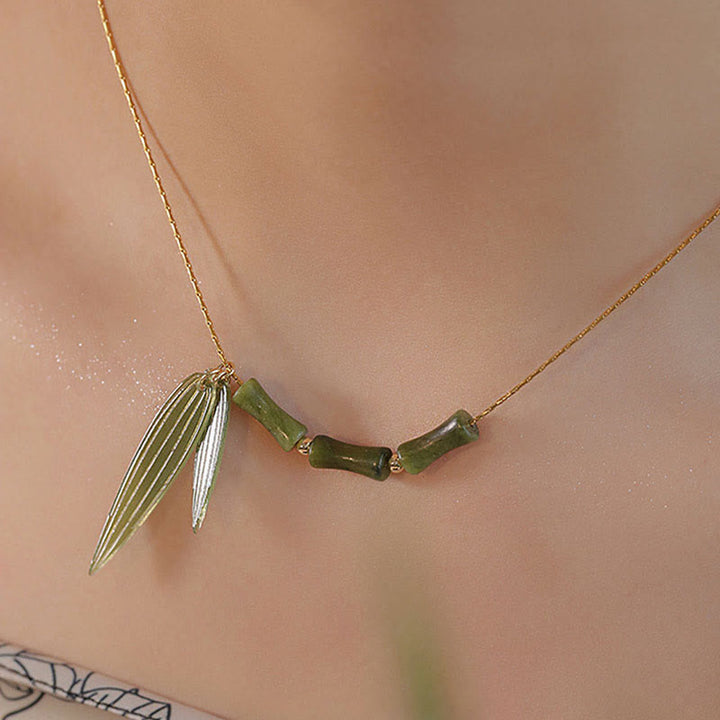 Colgante de collar de riqueza con diseño de jade y hoja de bambú de Buddha Stones
