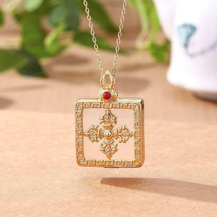 Colgante de collar de suerte con doble Dorje de jade blanco chapado en oro de 24 quilates