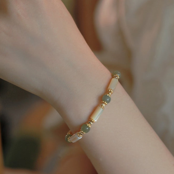 Pulsera con patrón de bambú con cuentas de jade hetiano de piedra Tridacna chapada en oro de 14 quilates con Buddha Stones