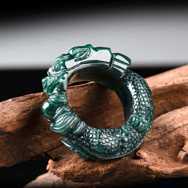 Anillo de éxito tallado con dragón de jade cian natural de Buddha Stones