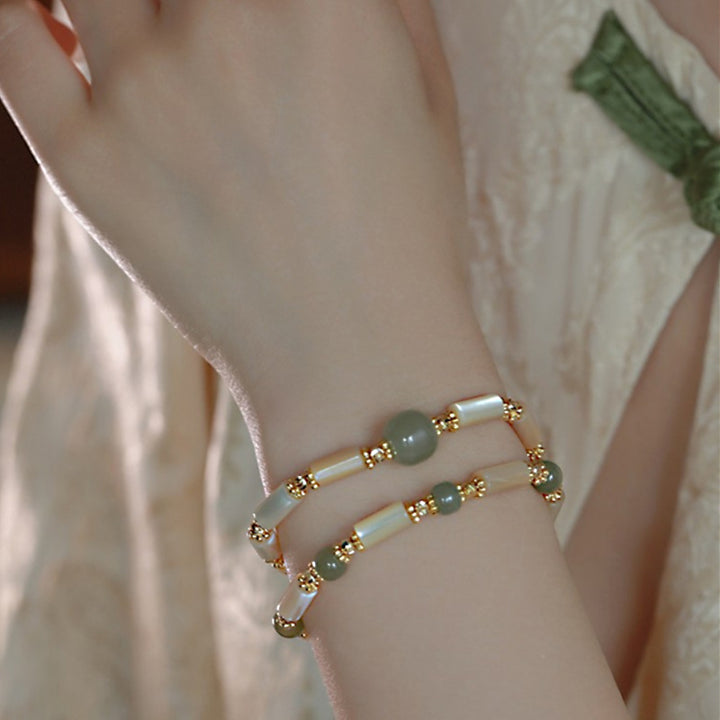 Pulsera con patrón de bambú con cuentas de jade hetiano de piedra Tridacna chapada en oro de 14 quilates con Buddha Stones