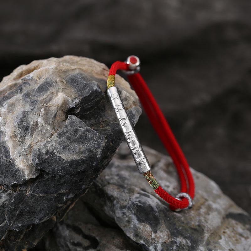 Pulsera de hilo rojo de la suerte Mani Mantra hecha a mano budista tibetana con Buddha Stones