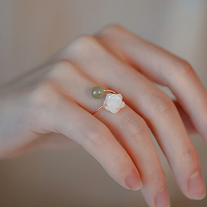 Buddha Stones Anillo de bendición con cuentas de jade, piedra tridacna chapada en oro de 14 quilates, flor rosa