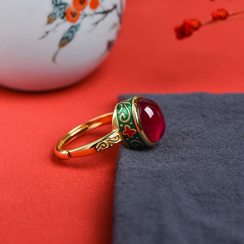 Anillo de corindón rojo de plata de ley 925 con Buddha Stones