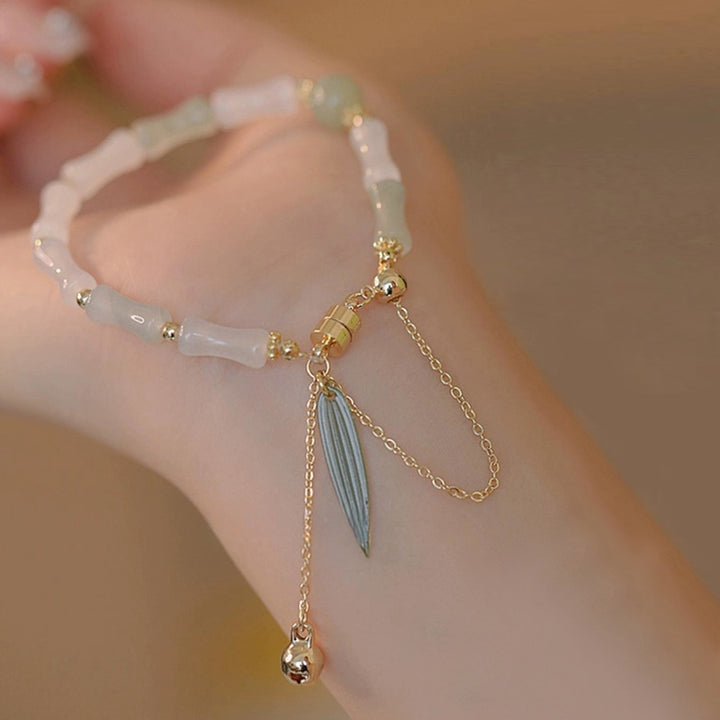 Pulsera de protección de la suerte con hojas de bambú de jade blanco hetiano chapado en oro de 14 Buddha Stones