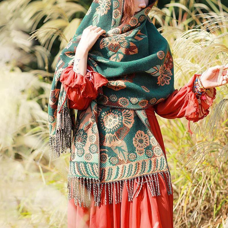 Bufanda de viaje acogedora con diseño de hojas florales y flores tibetanas de Buddha Stones