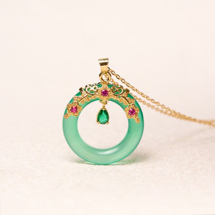 Colgante de collar de fuerza con diseño de hebilla de paz de Calcedonia verde con Buddha Stones