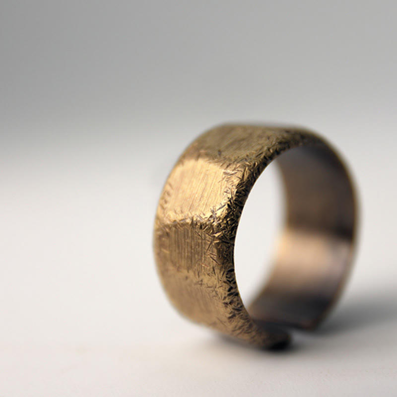 Anillo de riqueza esmerilado de latón y cobre de diseño simple tibetano