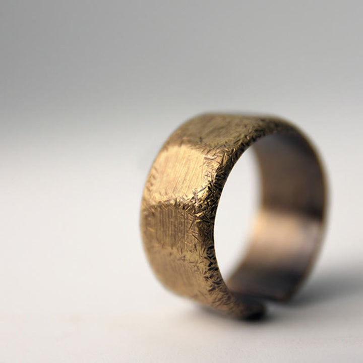 Anillo de riqueza esmerilado de latón y cobre de diseño simple tibetano