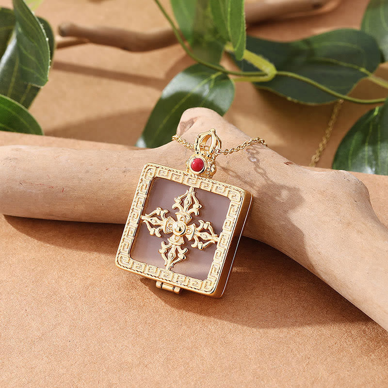 Colgante de collar de suerte con doble Dorje de jade blanco chapado en oro de 24 quilates
