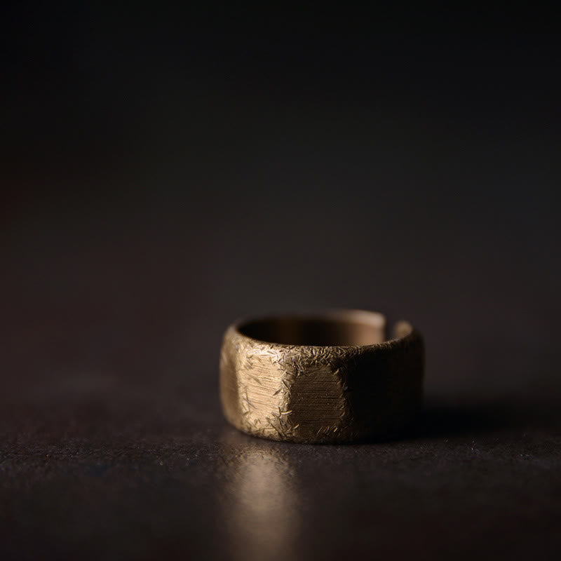 Anillo de riqueza esmerilado de latón y cobre de diseño simple tibetano