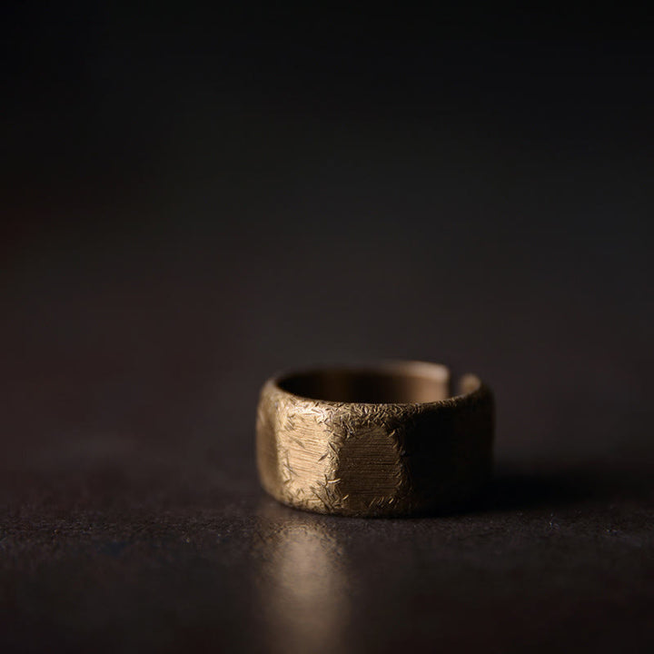 Anillo de riqueza esmerilado de latón y cobre de diseño simple tibetano