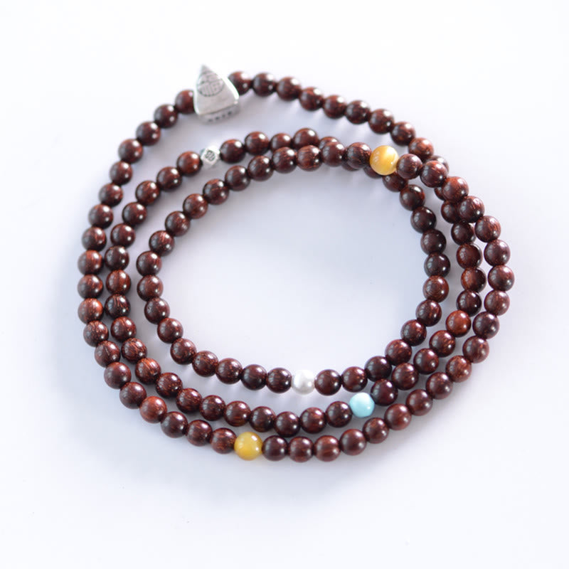 Pulsera de triple envoltura de protección de carácter Fu de sándalo rojo de hoja pequeña india de plata de ley 925 con Buddha Stones