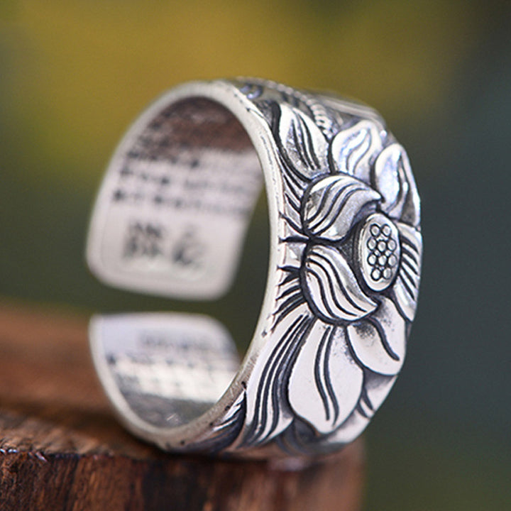 Anillo de iluminación de cobre blanco de loto tibetano con Buddha Stones