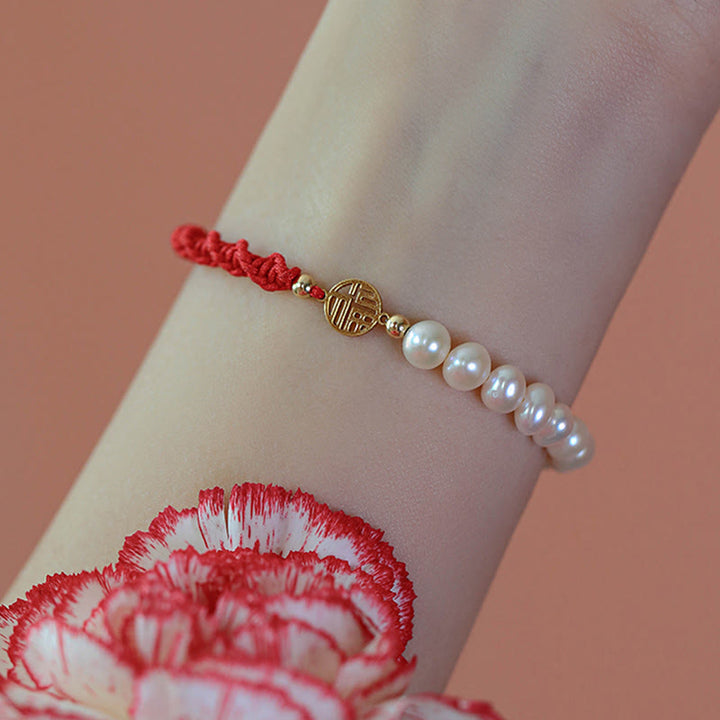 Pulsera de hilo rojo trenzada con protección de la suerte y perlas chapadas en oro de 14 quilates