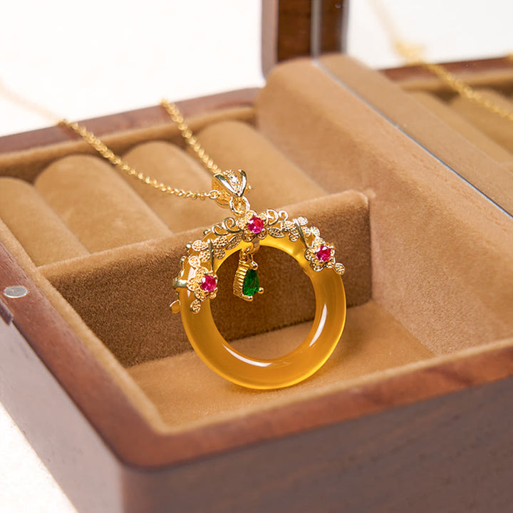 Colgante de collar de fuerza con diseño de hebilla de paz de Calcedonia verde con Buddha Stones