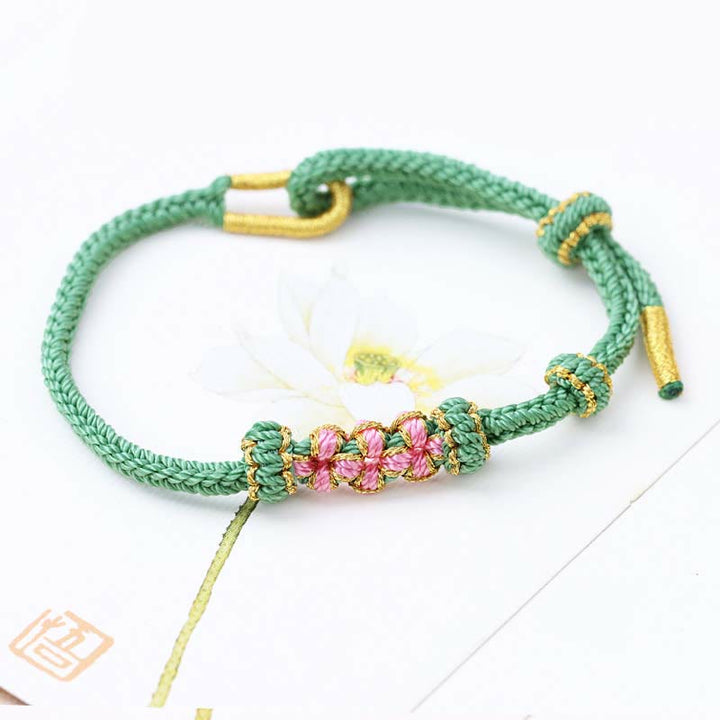 Pulsera de cuerda trenzada de ocho hebras de la suerte con tres flores de melocotón hechas a mano con Buddha Stones
