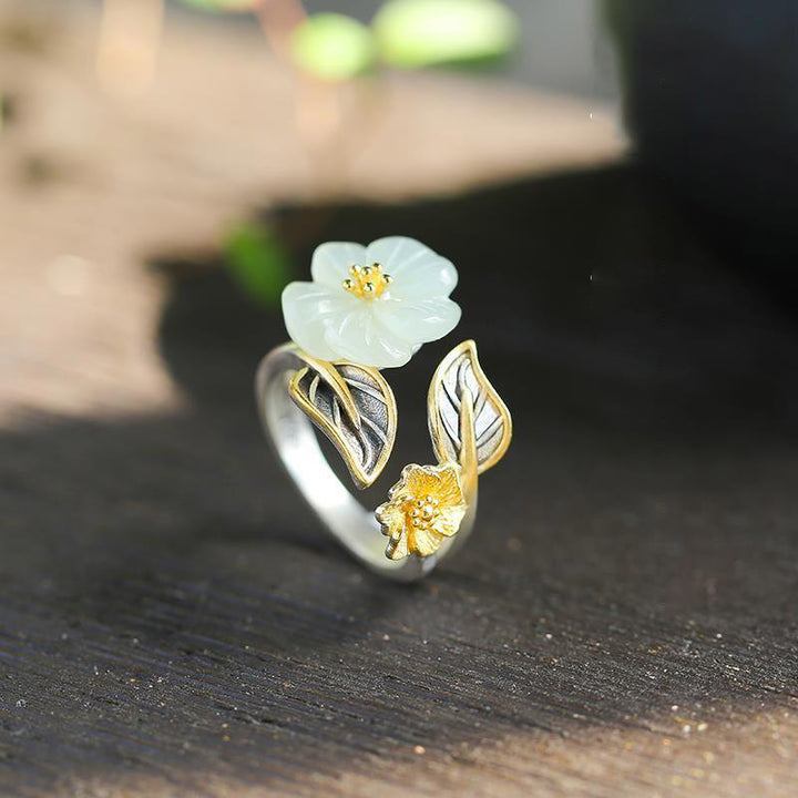 Anillo de la suerte de la hoja de la flor del ciruelo del jade blanco del cobre plateado 925 de las Buddha Stones