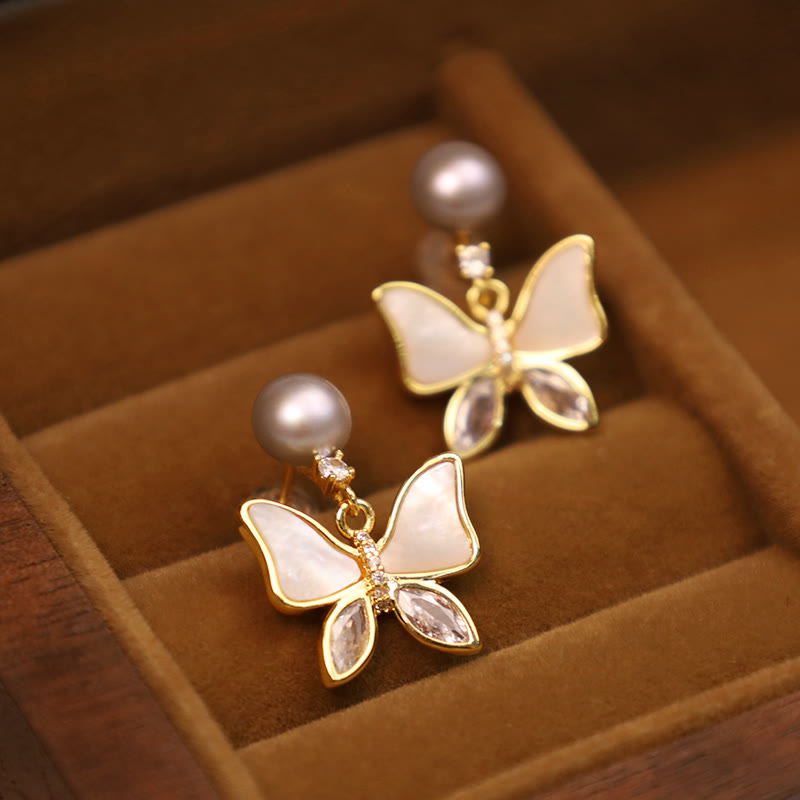 Pendientes de tuerca de sinceridad de mariposa con perlas de concha natural de cobre chapado en oro de 18 quilates con Buddha Stones