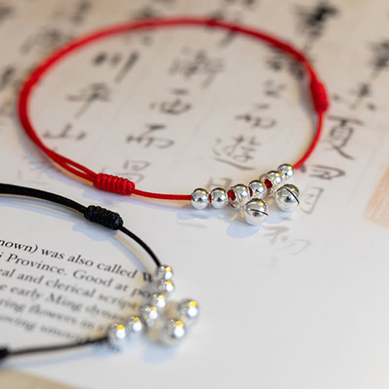 Tobillera con dije de campana trenzada con hilo rojo de plata de ley 925 con Buddha Stones