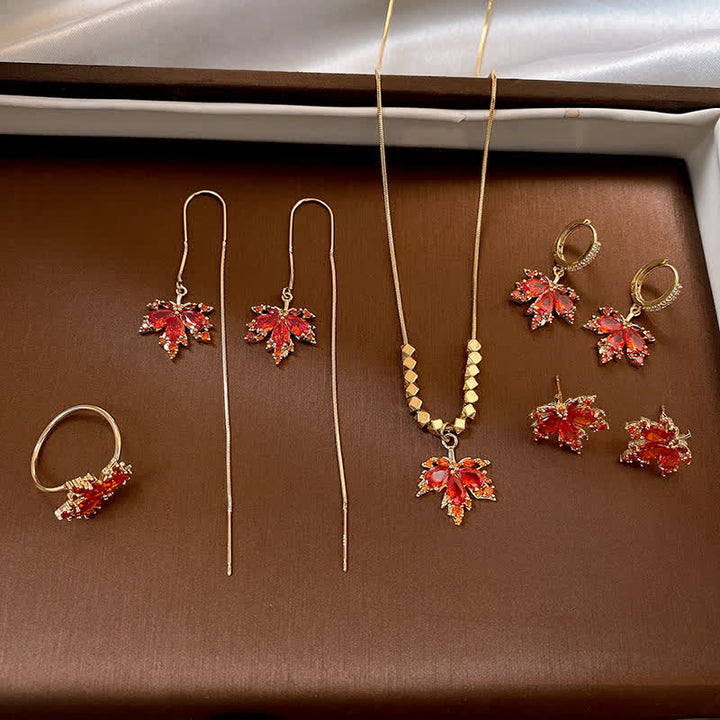 Pendientes de anillo con colgante de collar de suerte con circonitas de hoja de arce de Buddha Stones