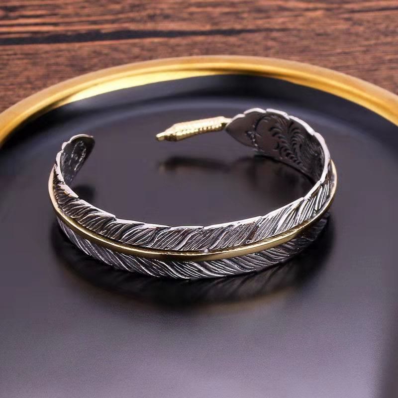 Brazalete con diseño de plumas y Buddha Stones, pulsera tallada de la suerte y la riqueza