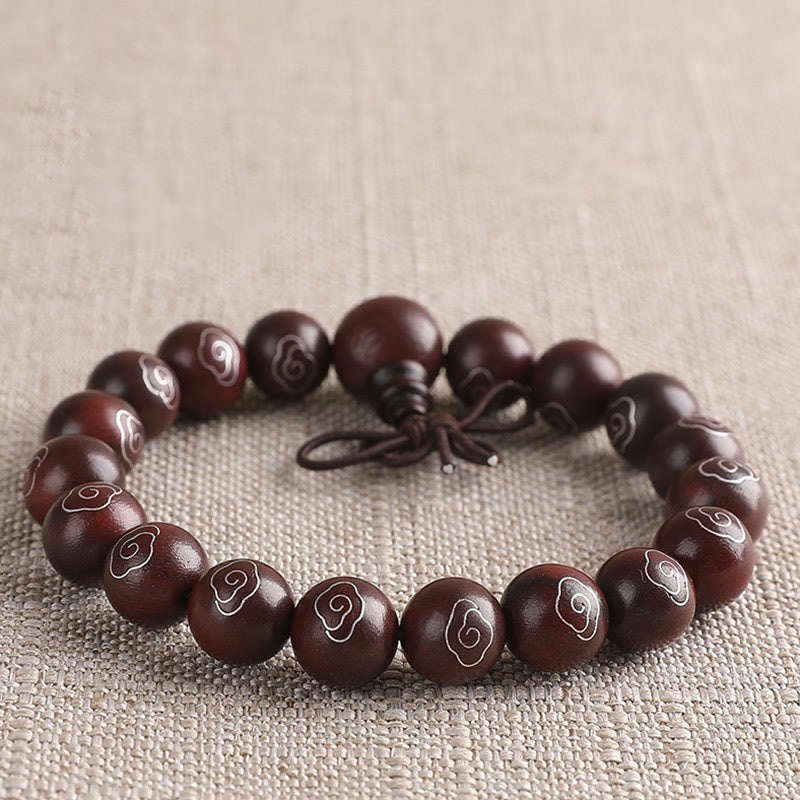 Pulsera de protección de nubes auspiciosas con carácter Om Mani Padme Hum de sándalo rojo de hoja pequeña con incrustaciones de plata de ley 925 con Buddha Stones