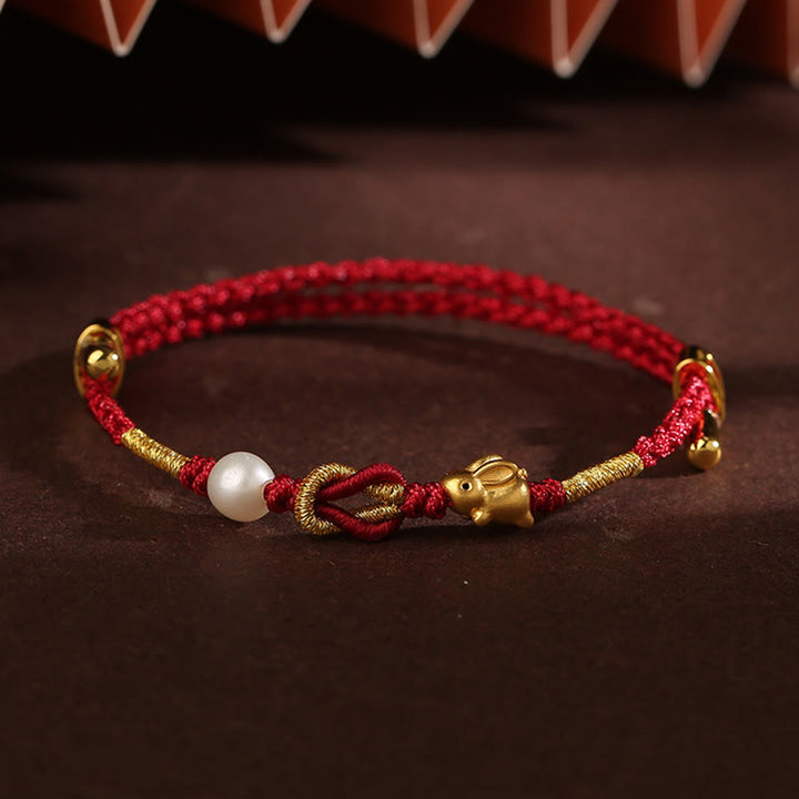 Pulsera trenzada de la suerte con perlas de conejo y mango de Ruyi del deseo de oro de 24 quilates con Buddha Stones