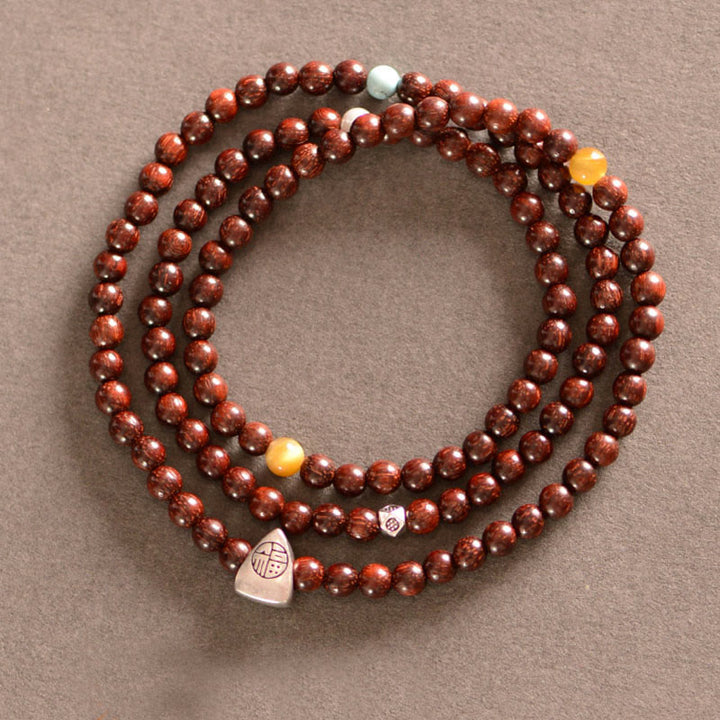 Pulsera de triple envoltura de protección de carácter Fu de sándalo rojo de hoja pequeña india de plata de ley 925 con Buddha Stones