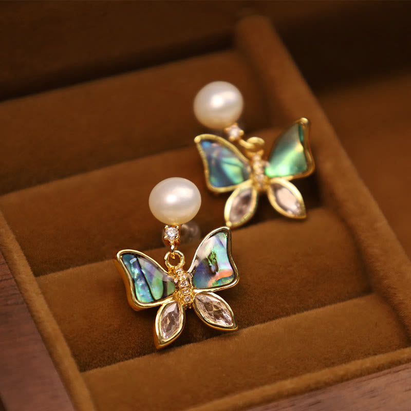 Pendientes de tuerca de sinceridad de mariposa con perlas de concha natural de cobre chapado en oro de 18 quilates con Buddha Stones