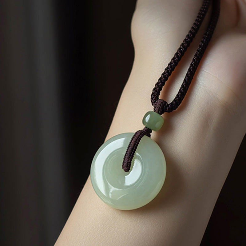 Colgante de collar de prosperidad de suerte con hebilla de paz de jade redondo natural