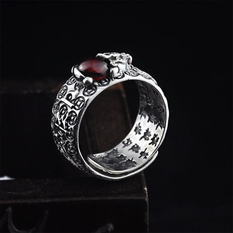 Anillo de riqueza de granate rojo FengShui PiXiu con Buddha Stones