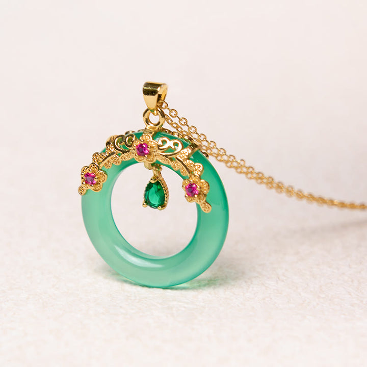 Colgante de collar de fuerza con diseño de hebilla de paz de Calcedonia verde con Buddha Stones