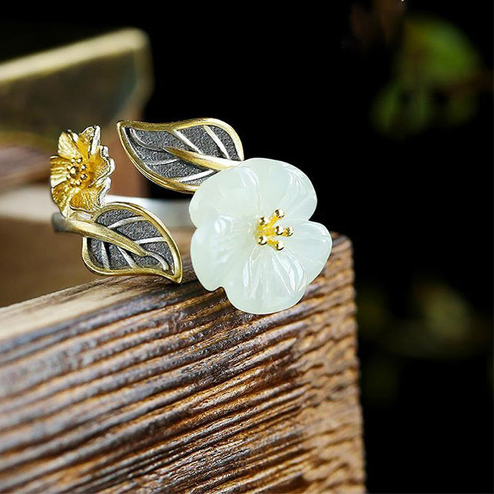 Anillo de la suerte de la hoja de la flor del ciruelo del jade blanco del cobre plateado 925 de las Buddha Stones