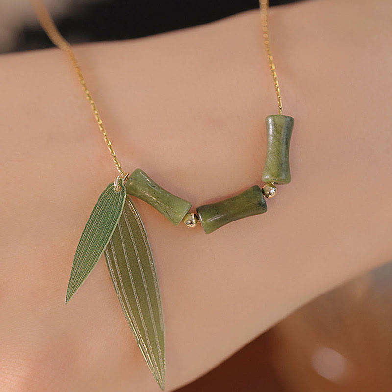 Colgante de collar de riqueza con diseño de jade y hoja de bambú de Buddha Stones