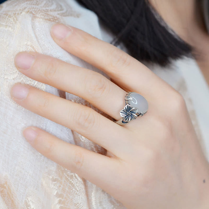 Anillo de armonía positiva de ciruela de calcedonia natural de plata de ley 990
