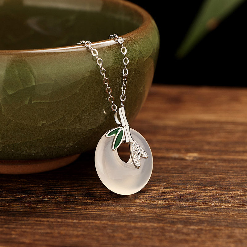 Colgante positivo del collar de la hebilla de la paz de la hoja de bambú de la calcedonia natural de la plata esterlina de las Buddha Stones