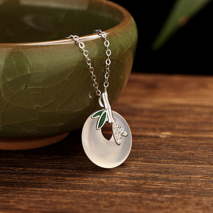 Colgante positivo del collar de la hebilla de la paz de la hoja de bambú de la calcedonia natural de la plata esterlina de las Buddha Stones