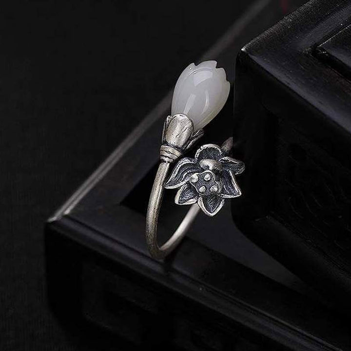 Anillo ajustable curativo con equilibrio de cobre y loto de Jade y Buddha Stones
