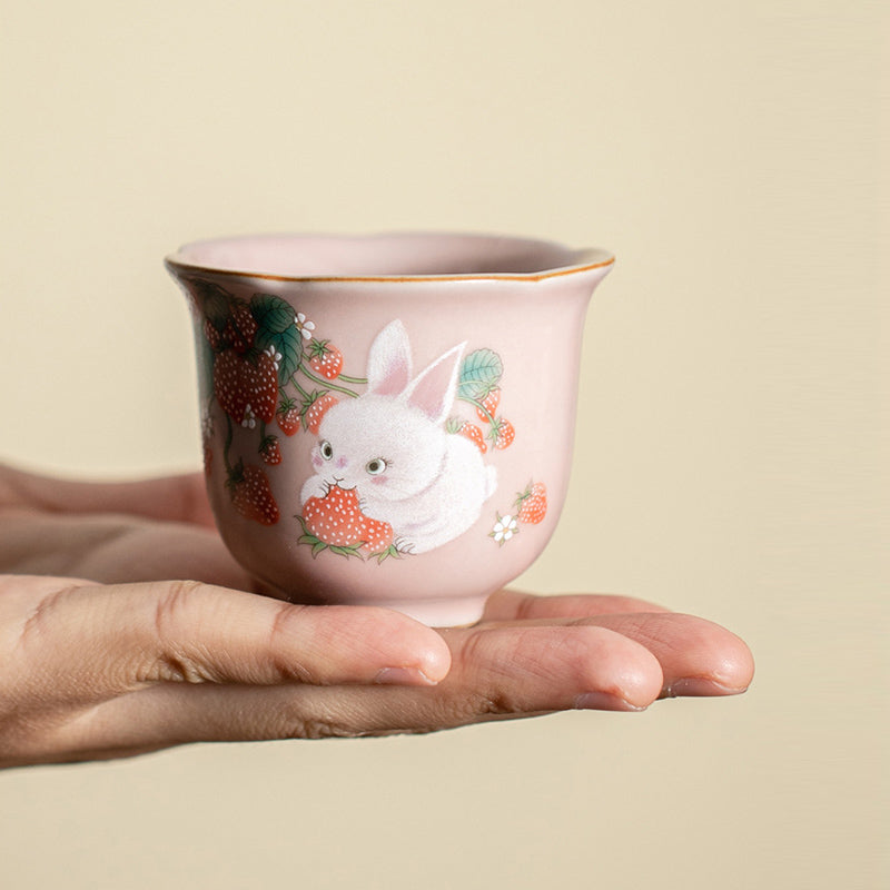 Taza de té de cerámica con diseño de flor de conejo y fresa, Buddha Stones, taza de té de Kung Fu, 55ml