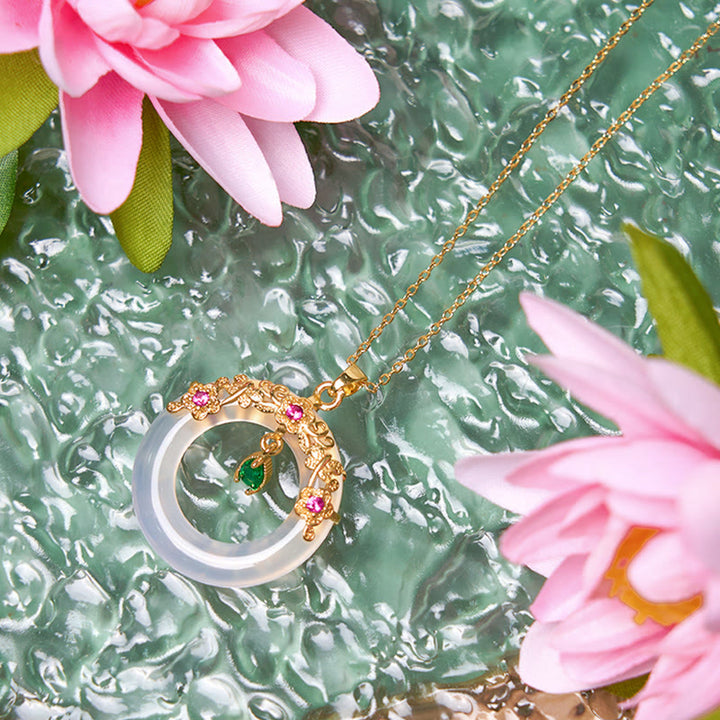 Colgante de collar de fuerza con diseño de hebilla de paz de Calcedonia verde con Buddha Stones