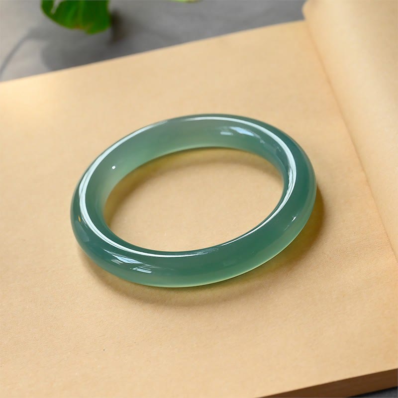 Brazalete de fuerza de calcedonia verde natural con Buddha Stones