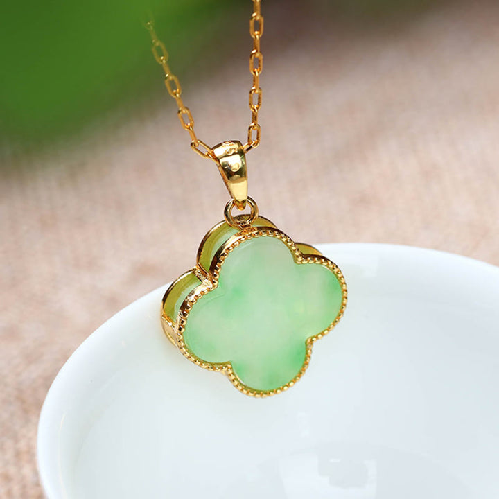 Colgante de collar de suerte con patrón de jade de trébol de cuatro hojas con piedras de Buddha Stones
