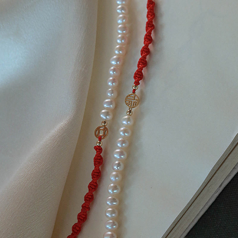 Pulsera de hilo rojo trenzada con protección de la suerte y perlas chapadas en oro de 14 quilates