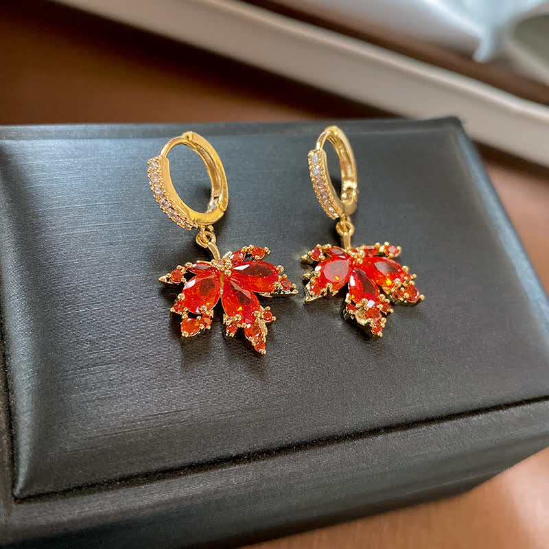 Pendientes de anillo con colgante de collar de suerte con circonitas de hoja de arce de Buddha Stones