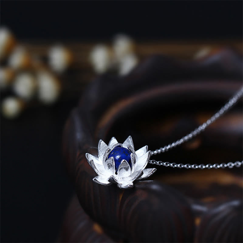 Collar con colgante de flor de loto y lapislázuli de lapislázuli en plata de ley 925 con Buddha Stones para el autocuidado. - Plata de ley 925 y lazurita - image 0